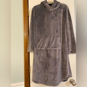 32 Degrees Heat | Long Hooded Sleep Lounger, Size S/M